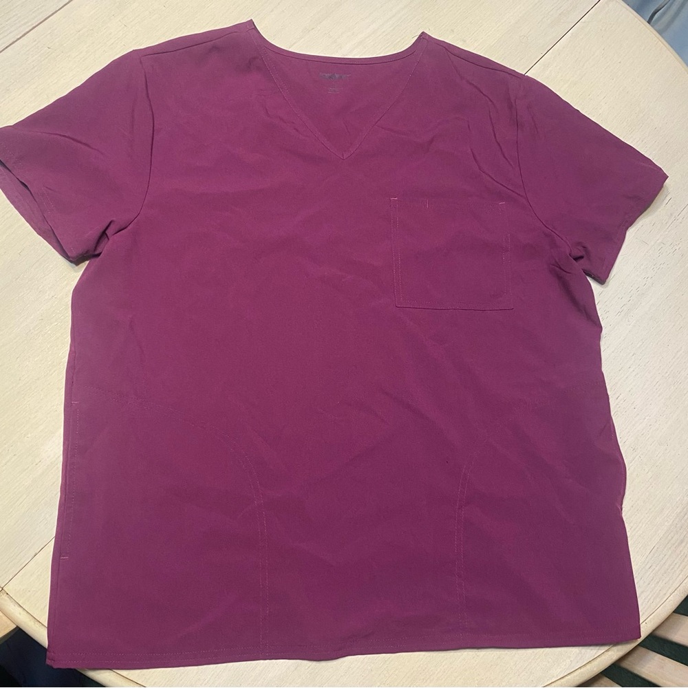 Elegant V-Neck Short Sleeve Tee in Plum